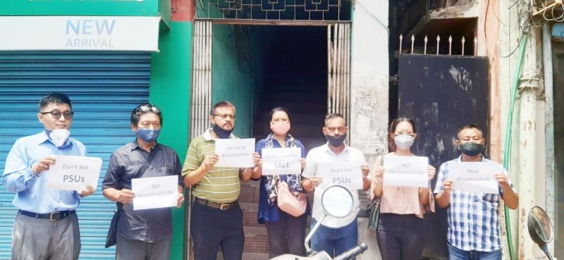 Officers and staff working in offices the PSU non-life insurance companies posted in Dimapur joined the nationwide strike on August 4.
